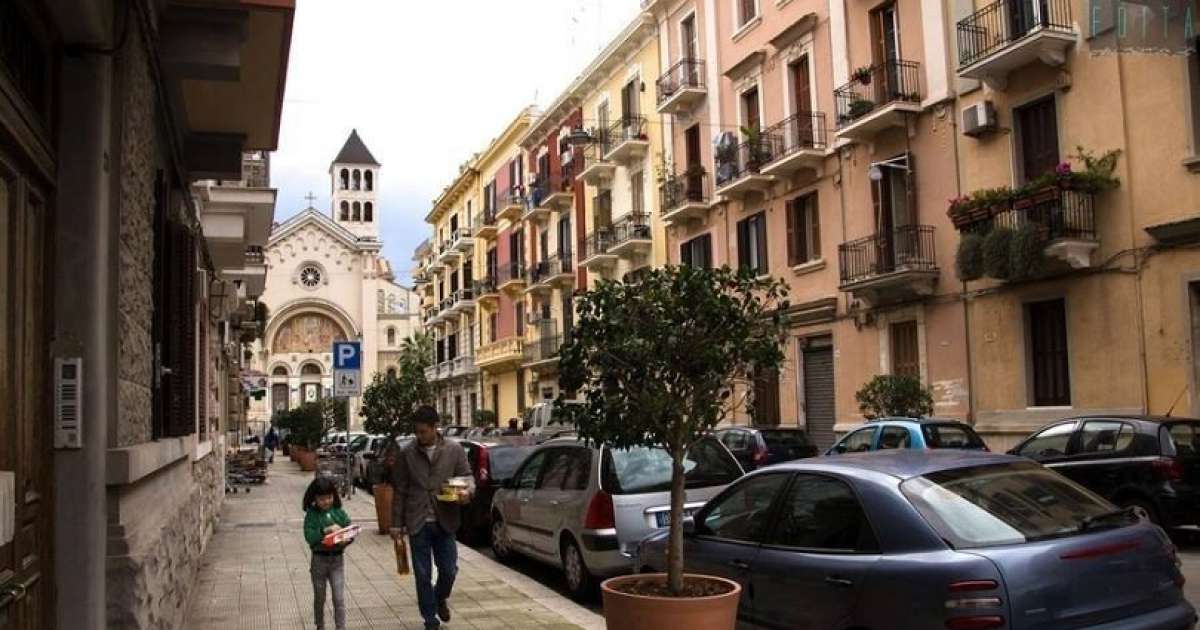 Alto, basso, ricco, povero, italiano, straniero: Madonnella e i suoi contrasti